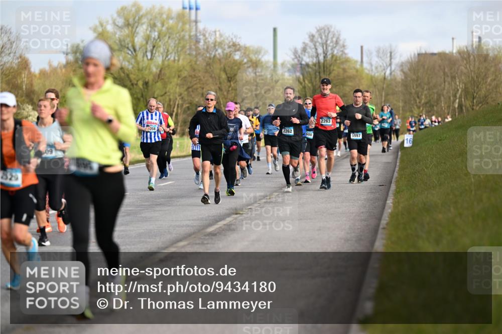 12.04.2026 - 45. Internationalen Wilhelmsburger Insellauf Dr. Thomas Lammeyer http://msf.ph/oto/9434180 12.04.2026 09:20:25 Laufen 829, 09, 58, 2262, 600, 2263, 5557, 16 meine-sportfotos.de