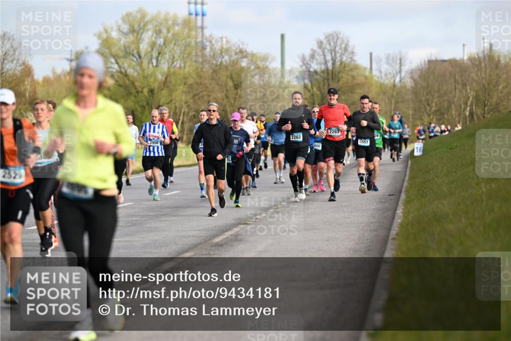 12.04.2026 - 45. Internationalen Wilhelmsburger Insellauf Dr. Thomas Lammeyer http://msf.ph/oto/9434181 12.04.2026 09:20:25 Laufen 2529, 2262, 2958, 600, 2263, 5557, 39, 16 meine-sportfotos.de