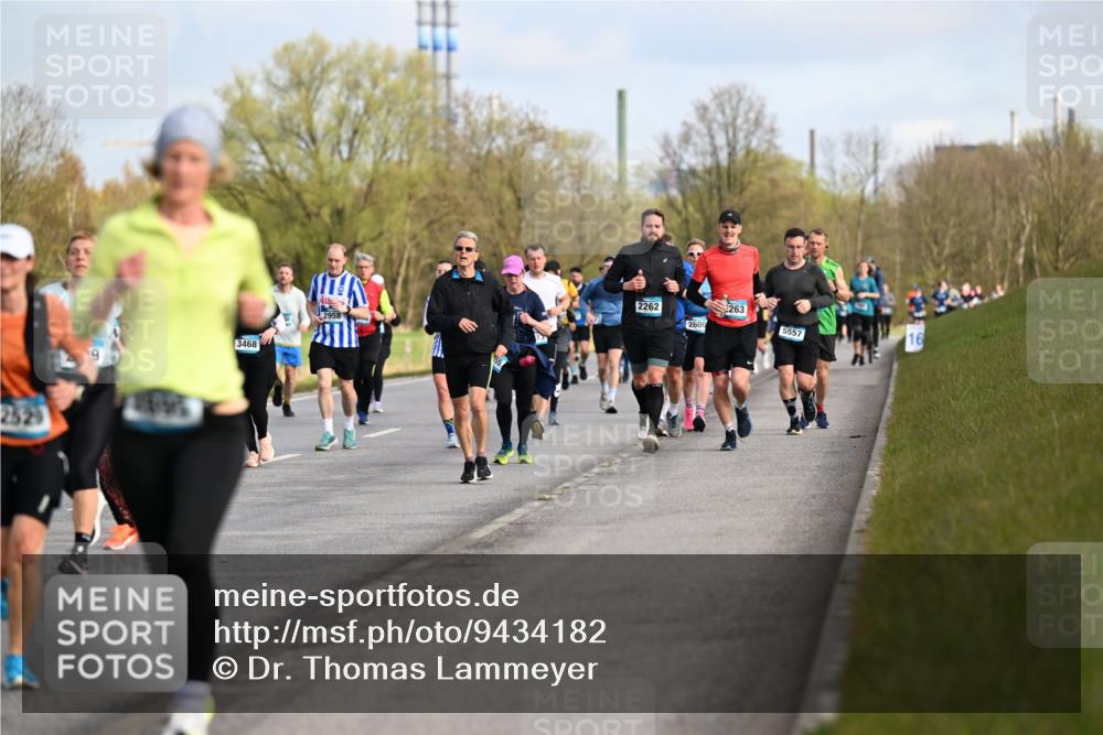 12.04.2026 - 45. Internationalen Wilhelmsburger Insellauf Dr. Thomas Lammeyer http://msf.ph/oto/9434182 12.04.2026 09:20:25 Laufen 2529, 3468, 263, 2262, 2600, 5557 meine-sportfotos.de