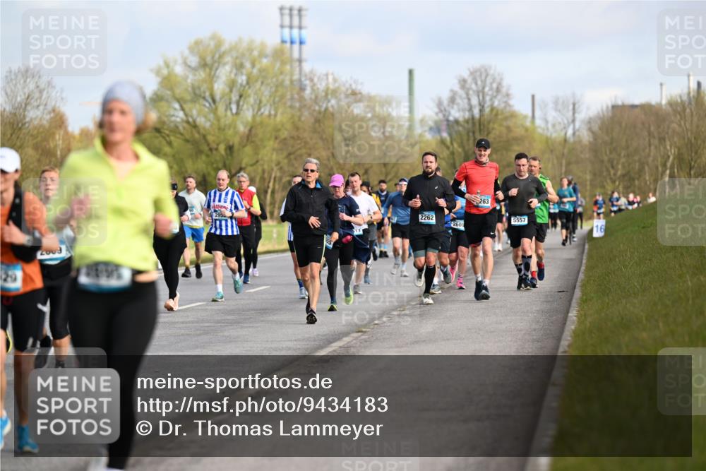 12.04.2026 - 45. Internationalen Wilhelmsburger Insellauf Dr. Thomas Lammeyer http://msf.ph/oto/9434183 12.04.2026 09:20:25 Laufen 64, 2262, 2600, 263, 5557 meine-sportfotos.de