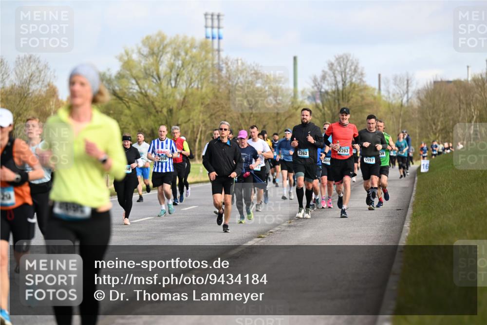 12.04.2026 - 45. Internationalen Wilhelmsburger Insellauf Dr. Thomas Lammeyer http://msf.ph/oto/9434184 12.04.2026 09:20:25 Laufen 2, 68, 2958, 2263, 2262, 39, 2600, 5557 meine-sportfotos.de