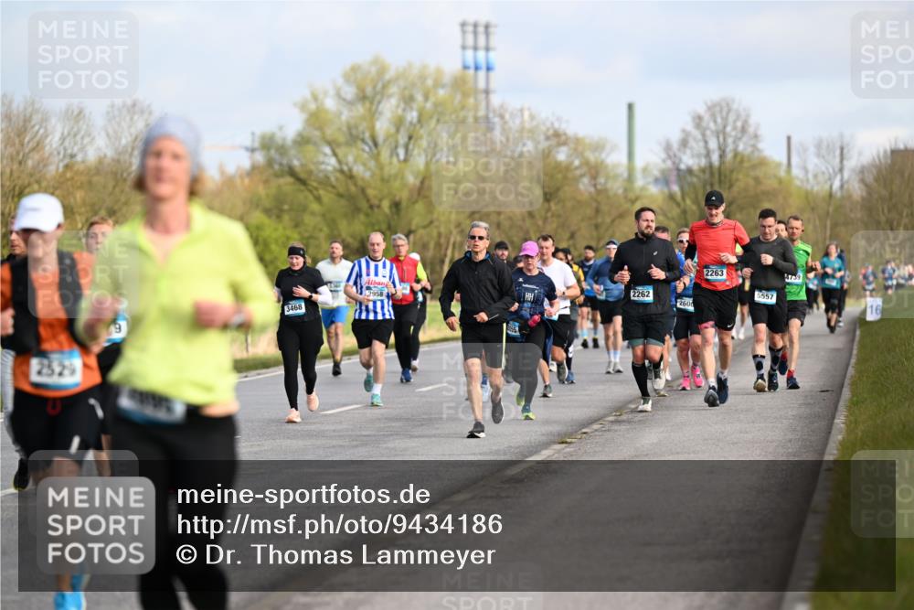 12.04.2026 - 45. Internationalen Wilhelmsburger Insellauf Dr. Thomas Lammeyer http://msf.ph/oto/9434186 12.04.2026 09:20:25 Laufen 2529, 3468, 2262, 2600, 2958, 2263, 5557, 4739, 16 meine-sportfotos.de
