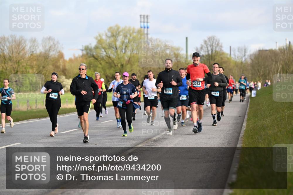 12.04.2026 - 45. Internationalen Wilhelmsburger Insellauf Dr. Thomas Lammeyer http://msf.ph/oto/9434200 12.04.2026 09:20:28 Laufen 3468, 2618, 3513, 2262, 4703, 2263, 5557 meine-sportfotos.de