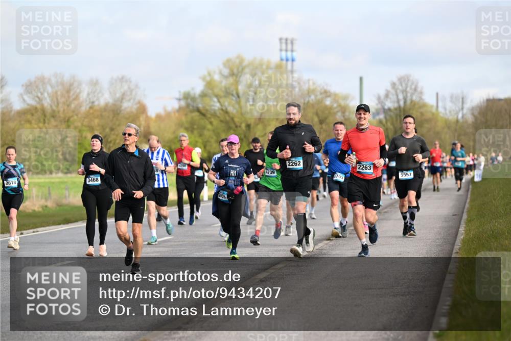 12.04.2026 - 45. Internationalen Wilhelmsburger Insellauf Dr. Thomas Lammeyer http://msf.ph/oto/9434207 12.04.2026 09:20:29 Laufen 3468, 2618, 2055, 2262, 4739, 1703, 2263, 5557 meine-sportfotos.de