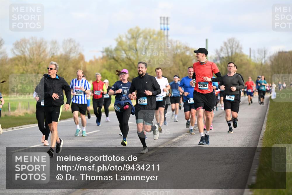 12.04.2026 - 45. Internationalen Wilhelmsburger Insellauf Dr. Thomas Lammeyer http://msf.ph/oto/9434211 12.04.2026 09:20:30 Laufen 2958, 2055, 2262, 3513, 470, 2263, 5557 meine-sportfotos.de