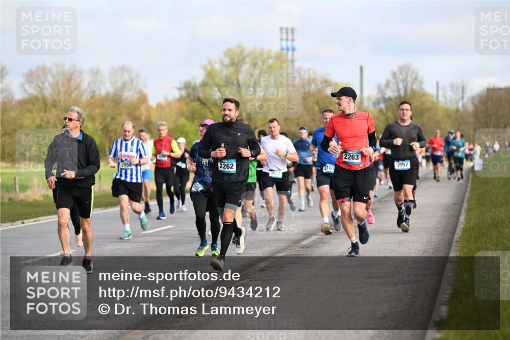 12.04.2026 - 45. Internationalen Wilhelmsburger Insellauf Dr. Thomas Lammeyer http://msf.ph/oto/9434212 12.04.2026 09:20:30 Laufen 2263, 5557, 2958, 2262, 4703, 3513, 055 meine-sportfotos.de