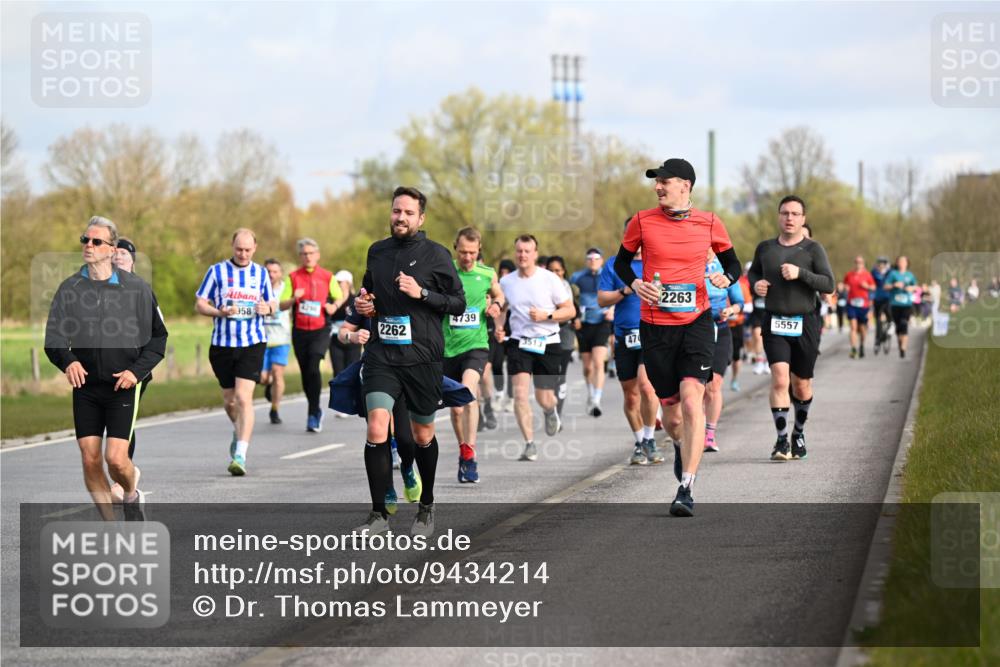 12.04.2026 - 45. Internationalen Wilhelmsburger Insellauf Dr. Thomas Lammeyer http://msf.ph/oto/9434214 12.04.2026 09:20:30 Laufen 4260, 358, 4739, 2262, 3513, 47, 2263, 5557 meine-sportfotos.de