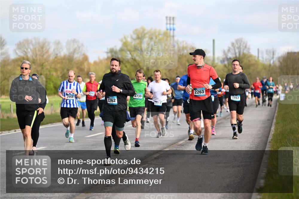 12.04.2026 - 45. Internationalen Wilhelmsburger Insellauf Dr. Thomas Lammeyer http://msf.ph/oto/9434215 12.04.2026 09:20:30 Laufen 2958, 2262, 4739, 3513, 2263, 5557 meine-sportfotos.de
