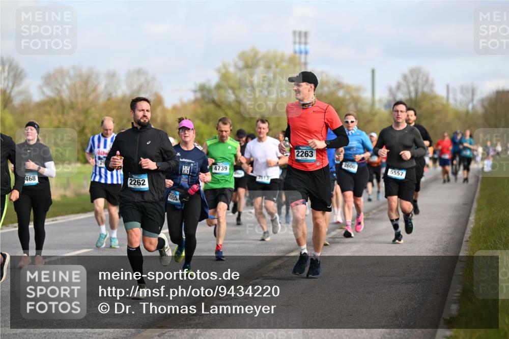 12.04.2026 - 45. Internationalen Wilhelmsburger Insellauf Dr. Thomas Lammeyer http://msf.ph/oto/9434220 12.04.2026 09:20:31 Laufen 468, 2262, 2055, 4739, 2263, 2600, 5557 meine-sportfotos.de