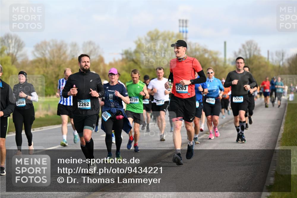 12.04.2026 - 45. Internationalen Wilhelmsburger Insellauf Dr. Thomas Lammeyer http://msf.ph/oto/9434221 12.04.2026 09:20:31 Laufen 3468, 2262, 2055, 4739, 3513, 2263, 5557, 2600 meine-sportfotos.de