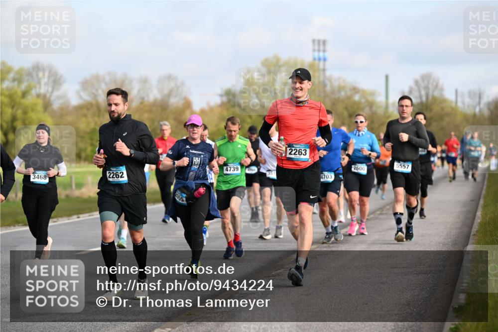 12.04.2026 - 45. Internationalen Wilhelmsburger Insellauf Dr. Thomas Lammeyer http://msf.ph/oto/9434224 12.04.2026 09:20:32 Laufen 3468, 2262, 2055, 4739, 2263, 4703, 2600, 5557 meine-sportfotos.de