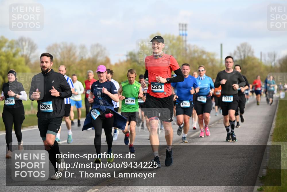 12.04.2026 - 45. Internationalen Wilhelmsburger Insellauf Dr. Thomas Lammeyer http://msf.ph/oto/9434225 12.04.2026 09:20:32 Laufen 3468, 2262, 2055, 4739, 2263, 4703, 5557, 2600 meine-sportfotos.de