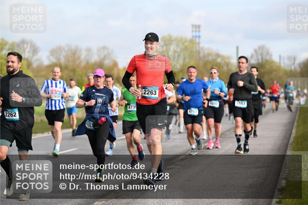 12.04.2026 - 45. Internationalen Wilhelmsburger Insellauf Dr. Thomas Lammeyer http://msf.ph/oto/9434228 12.04.2026 09:20:32 Laufen 2262, 958, 4739, 2263, 2055, 4703, 2600, 5557 meine-sportfotos.de