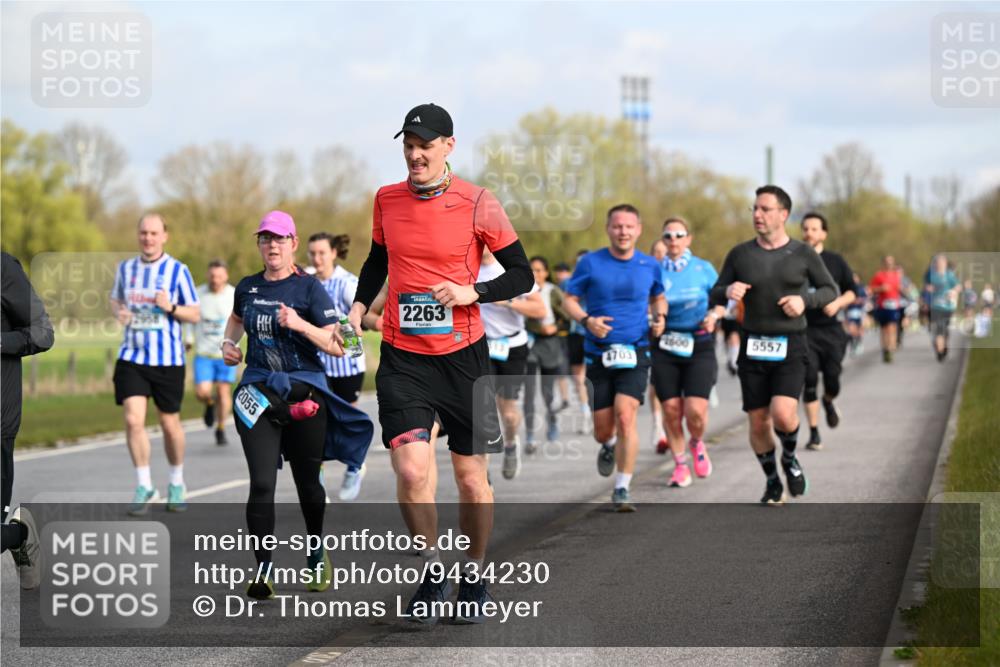 12.04.2026 - 45. Internationalen Wilhelmsburger Insellauf Dr. Thomas Lammeyer http://msf.ph/oto/9434230 12.04.2026 09:20:33 Laufen 2263, 2055, 4703, 1600, 5557 meine-sportfotos.de
