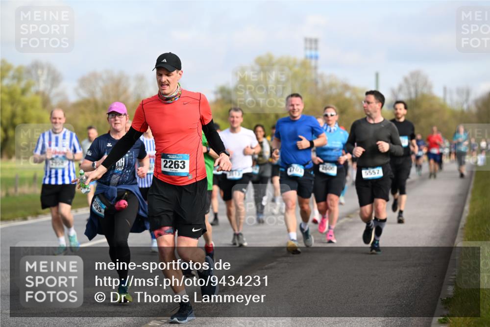 12.04.2026 - 45. Internationalen Wilhelmsburger Insellauf Dr. Thomas Lammeyer http://msf.ph/oto/9434231 12.04.2026 09:20:33 Laufen 2458, 055, 2263, 4703, 1600, 5557 meine-sportfotos.de