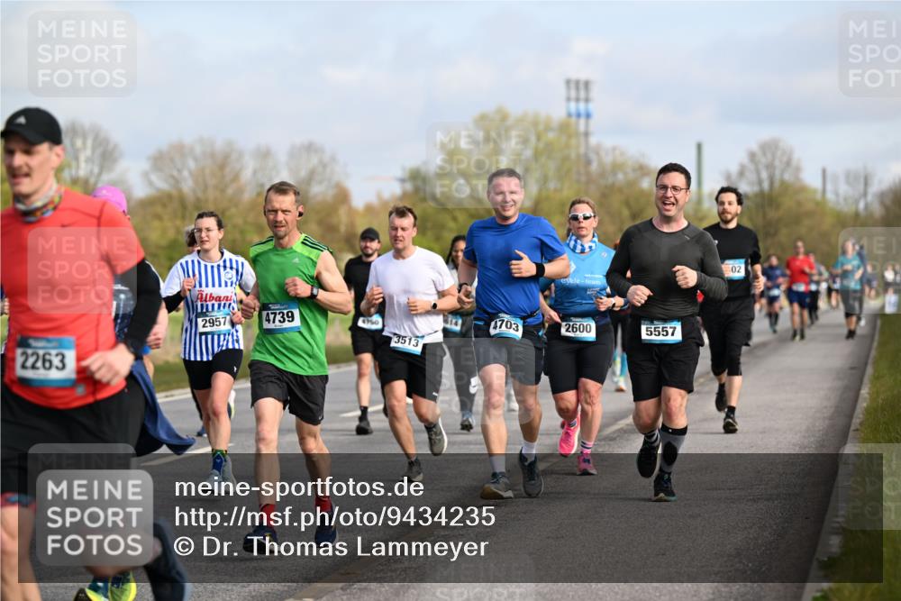 12.04.2026 - 45. Internationalen Wilhelmsburger Insellauf Dr. Thomas Lammeyer http://msf.ph/oto/9434235 12.04.2026 09:20:34 Laufen 2957, 4739, 4750, 4703, 2600, 5557, 3513, 2263, 02 meine-sportfotos.de