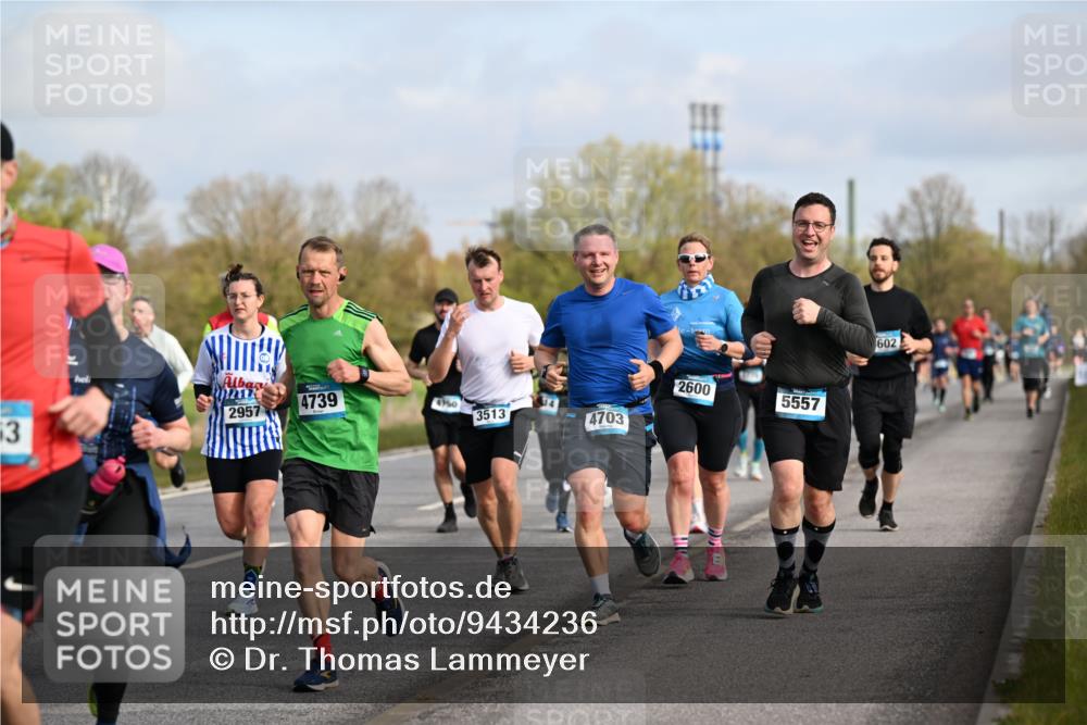 12.04.2026 - 45. Internationalen Wilhelmsburger Insellauf Dr. Thomas Lammeyer http://msf.ph/oto/9434236 12.04.2026 09:20:34 Laufen 3, 2600, 4739, 4950, 2957, 3513, 4703, 5557, 602 meine-sportfotos.de