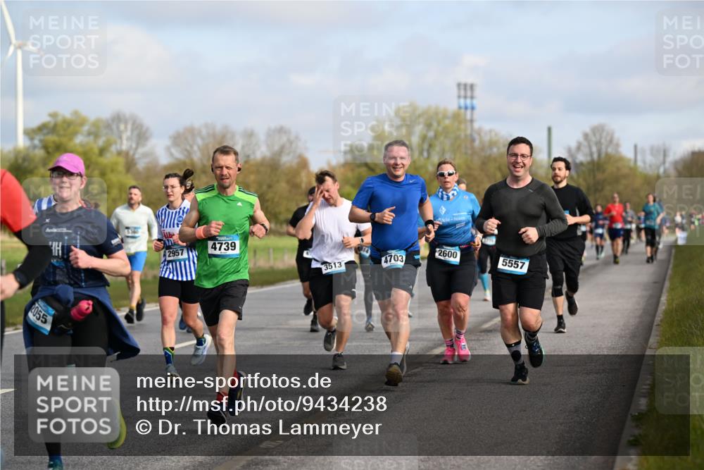 12.04.2026 - 45. Internationalen Wilhelmsburger Insellauf Dr. Thomas Lammeyer http://msf.ph/oto/9434238 12.04.2026 09:20:34 Laufen 2957, 2055, 4739, 3513, 4703, 2600, 5557 meine-sportfotos.de