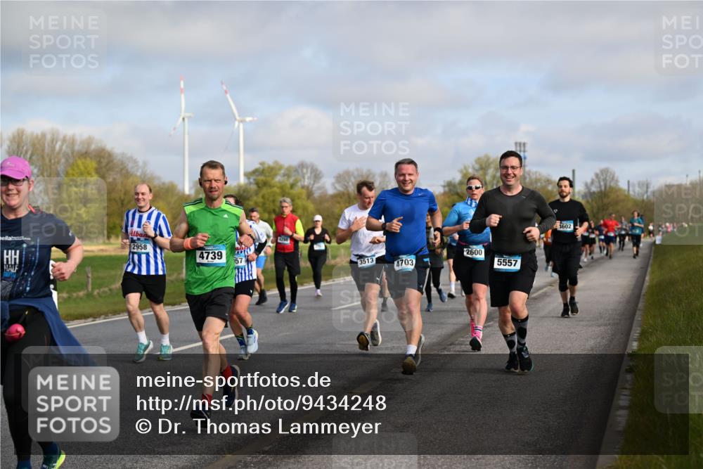 12.04.2026 - 45. Internationalen Wilhelmsburger Insellauf Dr. Thomas Lammeyer http://msf.ph/oto/9434248 12.04.2026 09:20:36 Laufen 2958, 498, 4739, 3513, 4703, 2600, 5557, 1602 meine-sportfotos.de