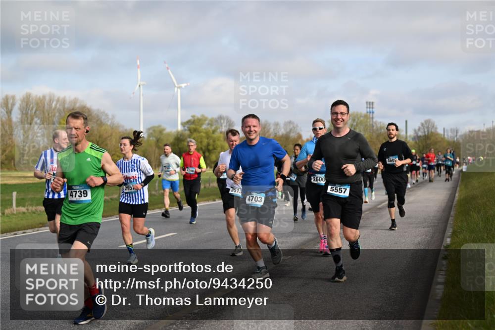 12.04.2026 - 45. Internationalen Wilhelmsburger Insellauf Dr. Thomas Lammeyer http://msf.ph/oto/9434250 12.04.2026 09:20:36 Laufen 2957, 4739, 4298, 3513, 4703, 2600, 5557, 4602 meine-sportfotos.de