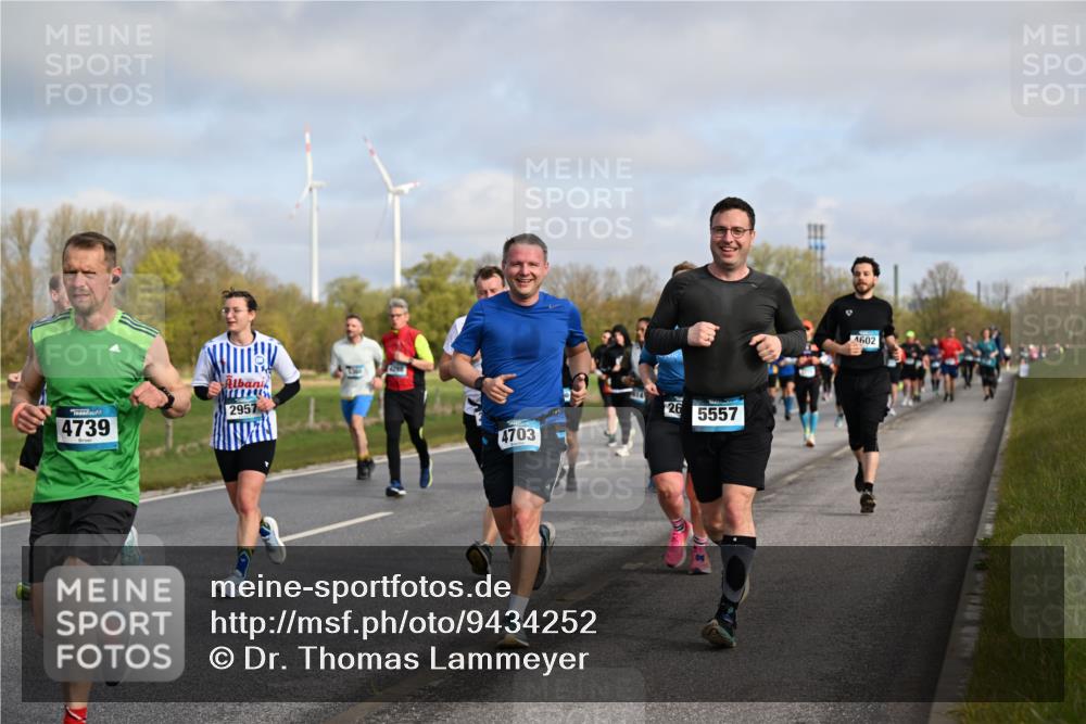 12.04.2026 - 45. Internationalen Wilhelmsburger Insellauf Dr. Thomas Lammeyer http://msf.ph/oto/9434252 12.04.2026 09:20:36 Laufen 4739, 2957, 4703, 814, 26, 5557, 1602 meine-sportfotos.de