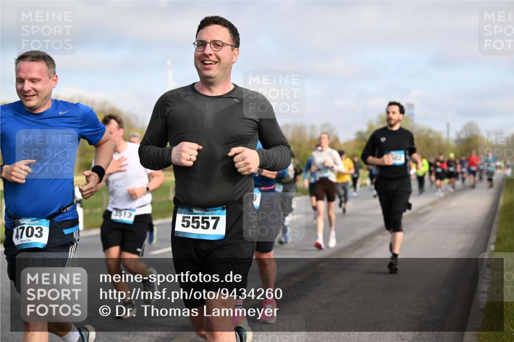 12.04.2026 - 45. Internationalen Wilhelmsburger Insellauf Dr. Thomas Lammeyer http://msf.ph/oto/9434260 12.04.2026 09:20:38 Laufen 4703, 3513, 5557 meine-sportfotos.de