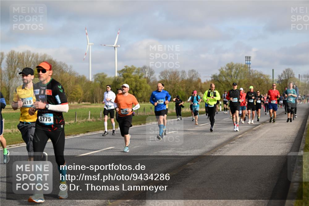 12.04.2026 - 45. Internationalen Wilhelmsburger Insellauf Dr. Thomas Lammeyer http://msf.ph/oto/9434286 12.04.2026 09:20:44 Laufen 3419, 2530, 5775, 4836, 53, 5660 meine-sportfotos.de