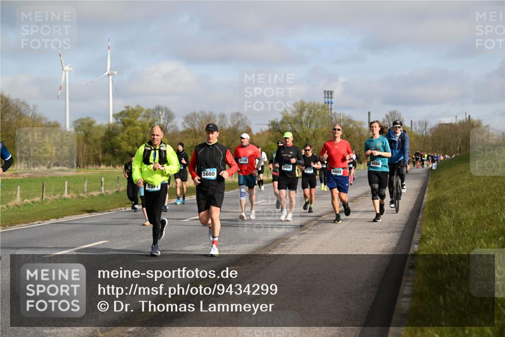 12.04.2026 - 45. Internationalen Wilhelmsburger Insellauf Dr. Thomas Lammeyer http://msf.ph/oto/9434299 12.04.2026 09:20:48 Laufen 537, 5660, 5508, 4866, 5406, 5789, 4865 meine-sportfotos.de