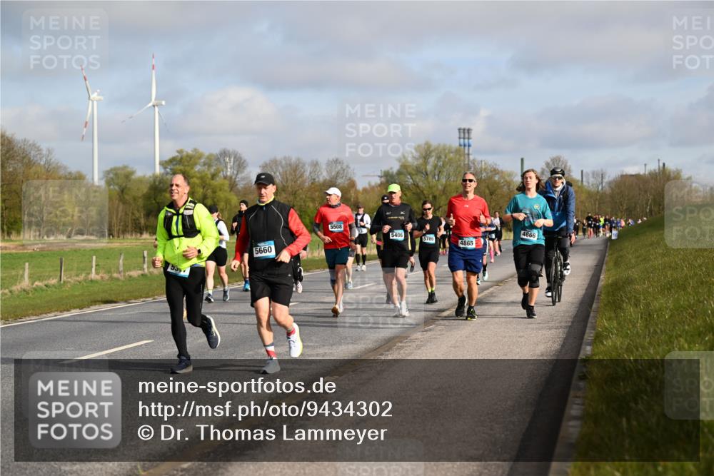 12.04.2026 - 45. Internationalen Wilhelmsburger Insellauf Dr. Thomas Lammeyer http://msf.ph/oto/9434302 12.04.2026 09:20:48 Laufen 5660, 5508, 4866, 5406, 5789, 4865 meine-sportfotos.de