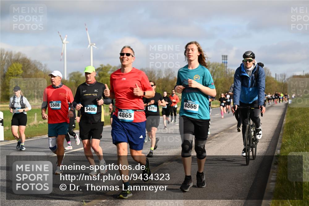 12.04.2026 - 45. Internationalen Wilhelmsburger Insellauf Dr. Thomas Lammeyer http://msf.ph/oto/9434323 12.04.2026 09:20:52 Laufen 228, 5508, 2015, 5406, 4865, 5789, 4866 meine-sportfotos.de