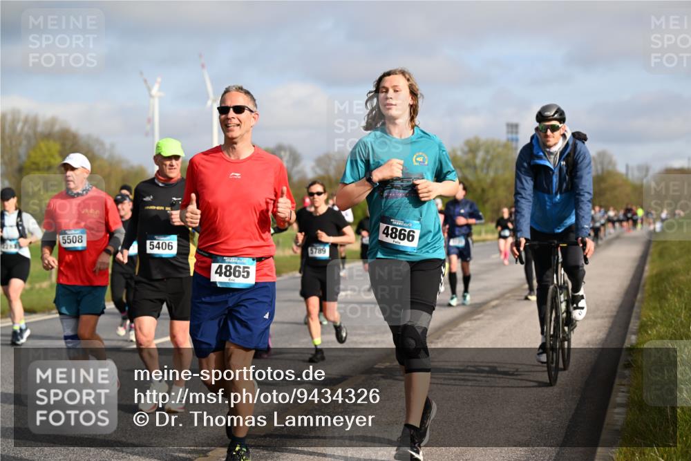 12.04.2026 - 45. Internationalen Wilhelmsburger Insellauf Dr. Thomas Lammeyer http://msf.ph/oto/9434326 12.04.2026 09:20:52 Laufen 5508, 5406, 4865, 5789, 4866 meine-sportfotos.de