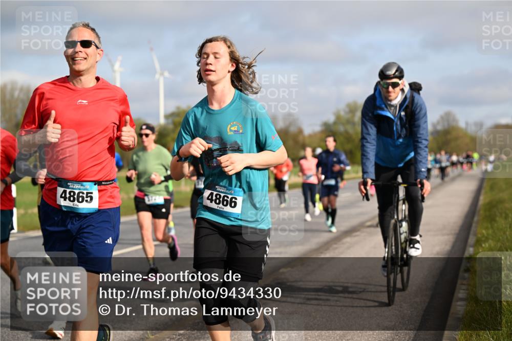 12.04.2026 - 45. Internationalen Wilhelmsburger Insellauf Dr. Thomas Lammeyer http://msf.ph/oto/9434330 12.04.2026 09:20:53 Laufen 4865, 2021, 4866 meine-sportfotos.de