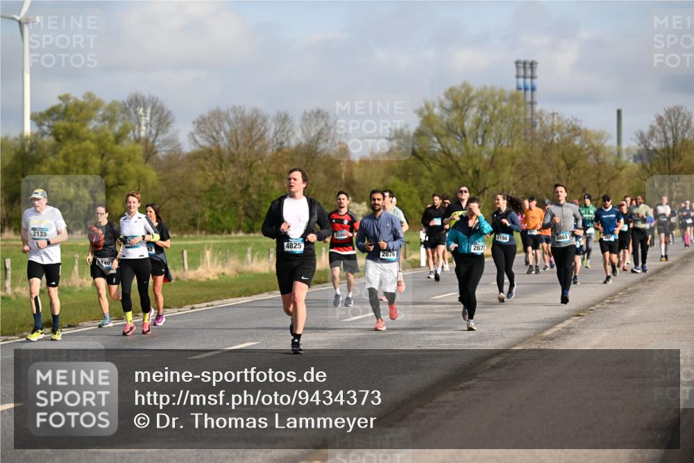 12.04.2026 - 45. Internationalen Wilhelmsburger Insellauf Dr. Thomas Lammeyer http://msf.ph/oto/9434373 12.04.2026 09:21:02 Laufen 2133, 40, 4825, 3500, 2198, 5803, 2677, 2676 meine-sportfotos.de