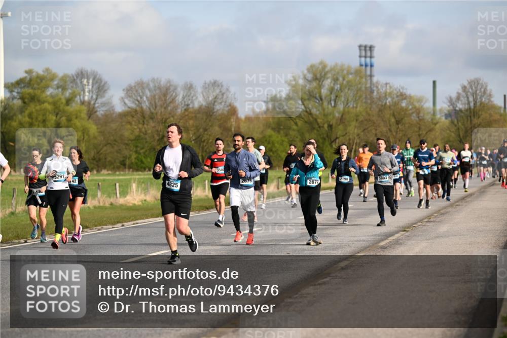 12.04.2026 - 45. Internationalen Wilhelmsburger Insellauf Dr. Thomas Lammeyer http://msf.ph/oto/9434376 12.04.2026 09:21:03 Laufen 291, 142, 4825, 3500, 2676, 2677, 2198, 5803, 646 meine-sportfotos.de