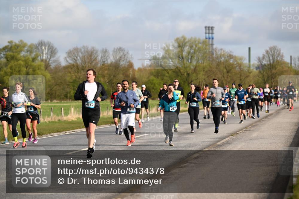 12.04.2026 - 45. Internationalen Wilhelmsburger Insellauf Dr. Thomas Lammeyer http://msf.ph/oto/9434378 12.04.2026 09:21:03 Laufen 322, 4825, 2198, 5803, 3142, 46, 2676, 2677 meine-sportfotos.de