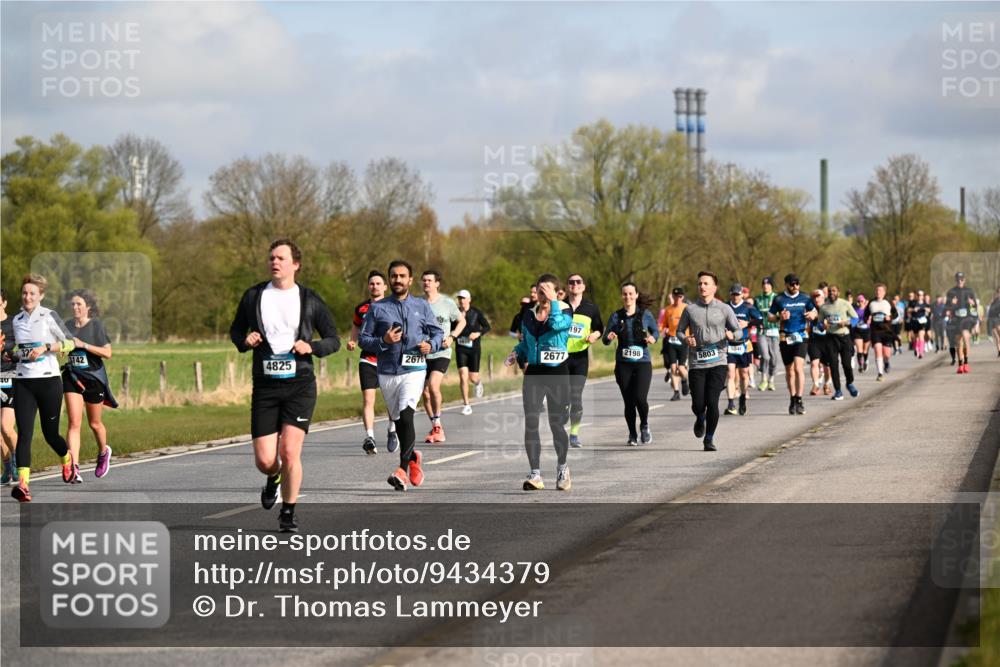 12.04.2026 - 45. Internationalen Wilhelmsburger Insellauf Dr. Thomas Lammeyer http://msf.ph/oto/9434379 12.04.2026 09:21:03 Laufen 40, 142, 2676, 2677, 4825, 197, 2198, 5803, 04 meine-sportfotos.de
