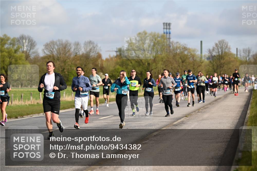 12.04.2026 - 45. Internationalen Wilhelmsburger Insellauf Dr. Thomas Lammeyer http://msf.ph/oto/9434382 12.04.2026 09:21:03 Laufen 2677, 2676, 142, 4825, 2197, 2198, 5803 meine-sportfotos.de