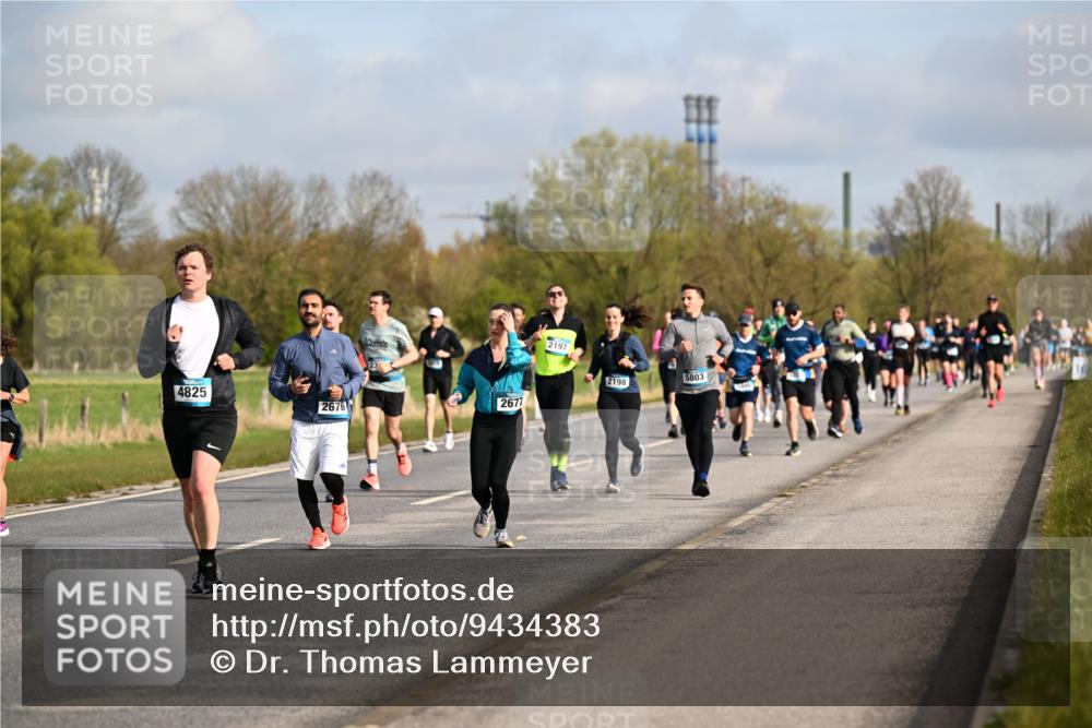 12.04.2026 - 45. Internationalen Wilhelmsburger Insellauf Dr. Thomas Lammeyer http://msf.ph/oto/9434383 12.04.2026 09:21:04 Laufen 4825, 2676, 2677, 2197, 2198, 5803 meine-sportfotos.de