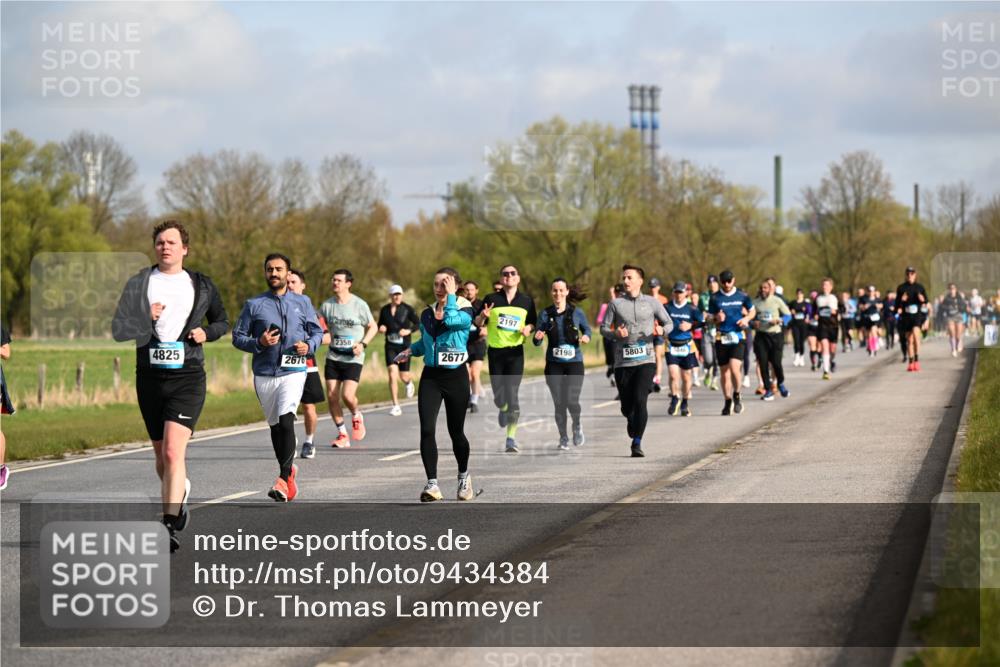 12.04.2026 - 45. Internationalen Wilhelmsburger Insellauf Dr. Thomas Lammeyer http://msf.ph/oto/9434384 12.04.2026 09:21:04 Laufen 4825, 2676, 2358, 2677, 2197, 2198, 5803 meine-sportfotos.de