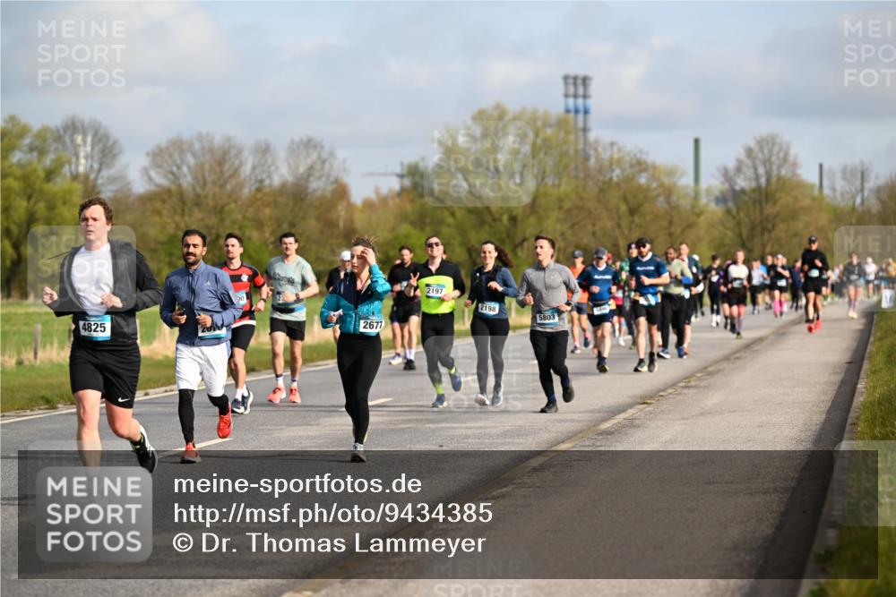 12.04.2026 - 45. Internationalen Wilhelmsburger Insellauf Dr. Thomas Lammeyer http://msf.ph/oto/9434385 12.04.2026 09:21:04 Laufen 2677, 4825, 2197, 2198, 5803 meine-sportfotos.de