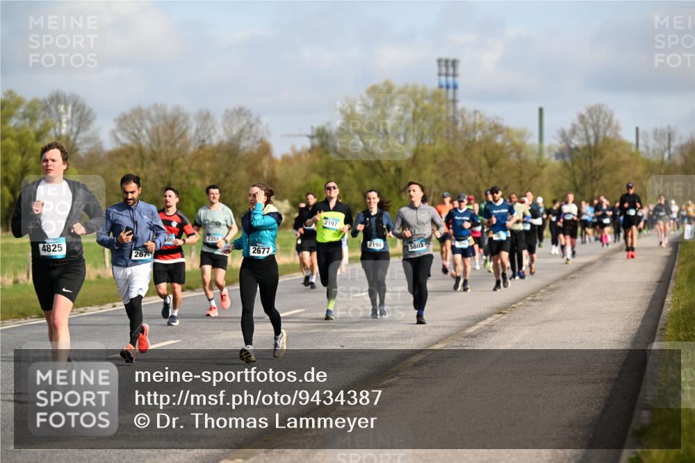 12.04.2026 - 45. Internationalen Wilhelmsburger Insellauf Dr. Thomas Lammeyer http://msf.ph/oto/9434387 12.04.2026 09:21:04 Laufen 00, 2358, 4825, 2676, 2677, 2197, 2198, 5803 meine-sportfotos.de