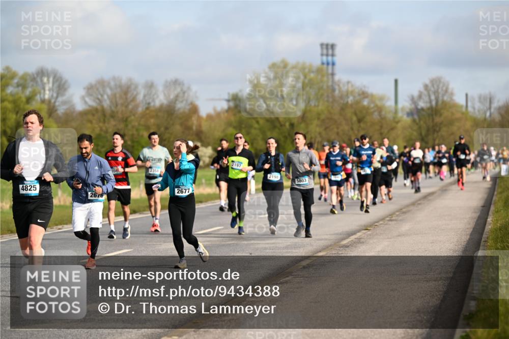 12.04.2026 - 45. Internationalen Wilhelmsburger Insellauf Dr. Thomas Lammeyer http://msf.ph/oto/9434388 12.04.2026 09:21:05 Laufen 4825, 2676, 2358, 2677, 2197, 2198, 5803 meine-sportfotos.de