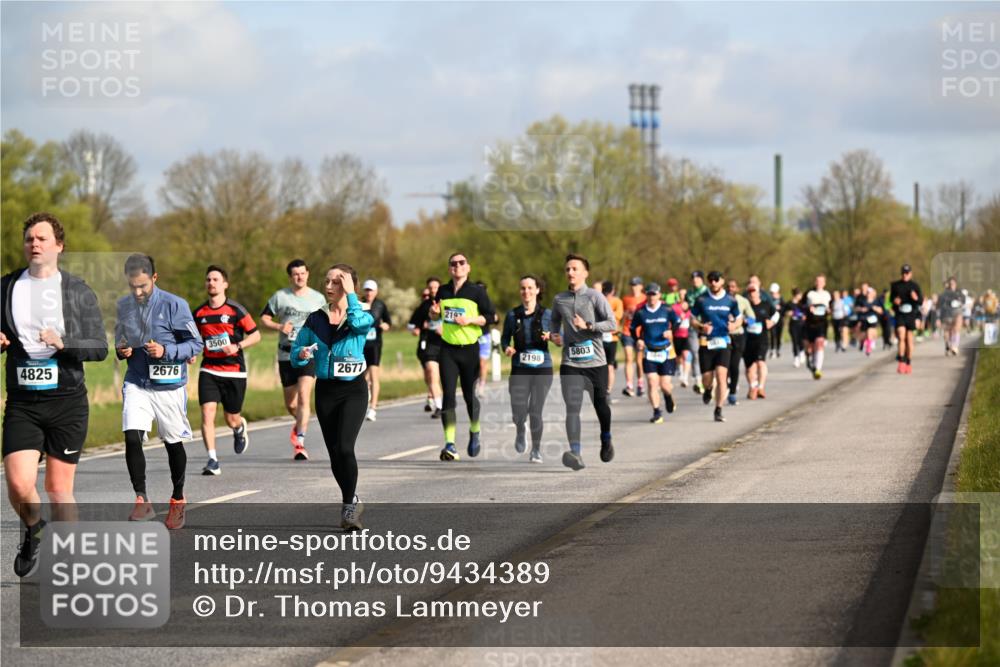 12.04.2026 - 45. Internationalen Wilhelmsburger Insellauf Dr. Thomas Lammeyer http://msf.ph/oto/9434389 12.04.2026 09:21:05 Laufen 4825, 2676, 3500, 2677, 2197, 5803, 2198 meine-sportfotos.de