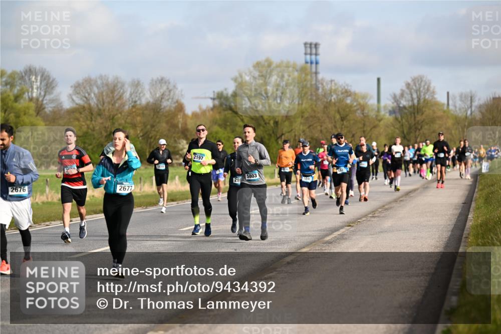 12.04.2026 - 45. Internationalen Wilhelmsburger Insellauf Dr. Thomas Lammeyer http://msf.ph/oto/9434392 12.04.2026 09:21:05 Laufen 2676, 30, 2677, 5618, 2197, 5803, 219, 5046 meine-sportfotos.de
