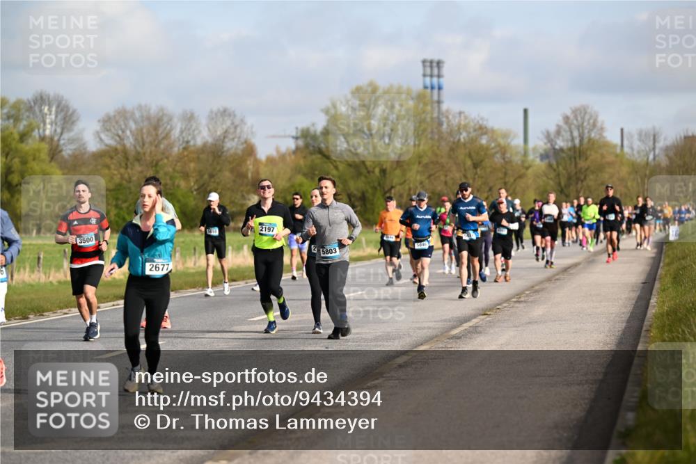 12.04.2026 - 45. Internationalen Wilhelmsburger Insellauf Dr. Thomas Lammeyer http://msf.ph/oto/9434394 12.04.2026 09:21:06 Laufen 3500, 2677, 2197, 2, 5803, 5046 meine-sportfotos.de
