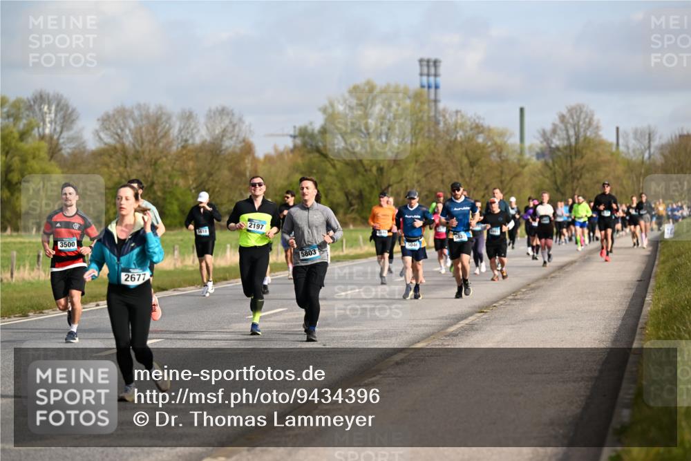 12.04.2026 - 45. Internationalen Wilhelmsburger Insellauf Dr. Thomas Lammeyer http://msf.ph/oto/9434396 12.04.2026 09:21:06 Laufen 3500, 2677, 2197, 5618, 5037, 5803, 5046 meine-sportfotos.de