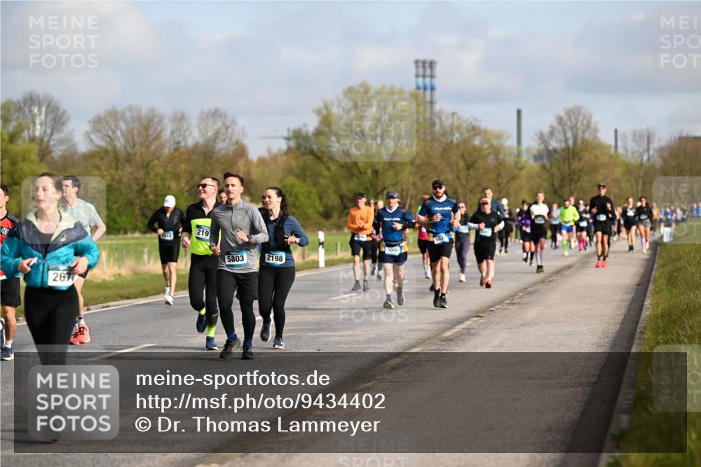 12.04.2026 - 45. Internationalen Wilhelmsburger Insellauf Dr. Thomas Lammeyer http://msf.ph/oto/9434402 12.04.2026 09:21:07 Laufen 267, 219, 5803, 2198, 5046, 503 meine-sportfotos.de