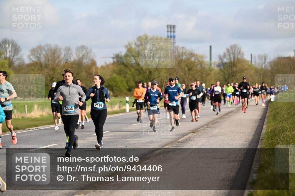 12.04.2026 - 45. Internationalen Wilhelmsburger Insellauf Dr. Thomas Lammeyer http://msf.ph/oto/9434406 12.04.2026 09:21:07 Laufen 2198, 5803, 5046, 5037 meine-sportfotos.de