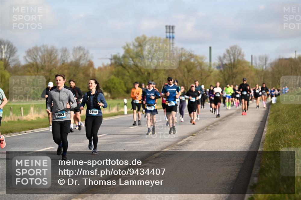 12.04.2026 - 45. Internationalen Wilhelmsburger Insellauf Dr. Thomas Lammeyer http://msf.ph/oto/9434407 12.04.2026 09:21:07 Laufen 503, 5046, 5803, 2198 meine-sportfotos.de