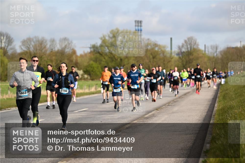 12.04.2026 - 45. Internationalen Wilhelmsburger Insellauf Dr. Thomas Lammeyer http://msf.ph/oto/9434409 12.04.2026 09:21:08 Laufen 5803, 2198, 5046 meine-sportfotos.de